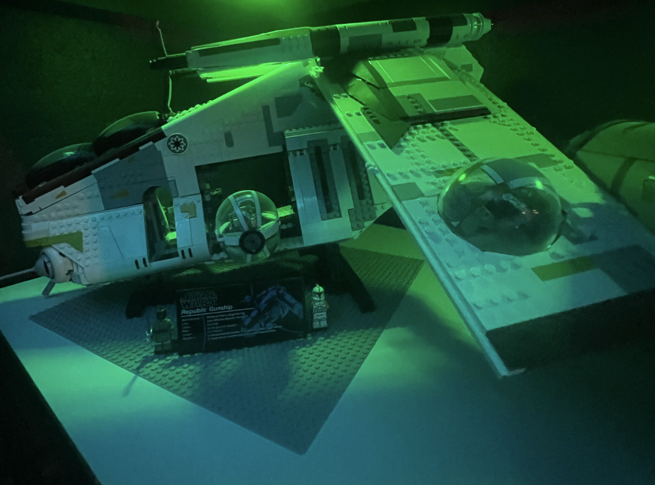 Republic Gunship Review: Perfect Colors